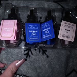 SOLD 11 Bath and body works plug in refills